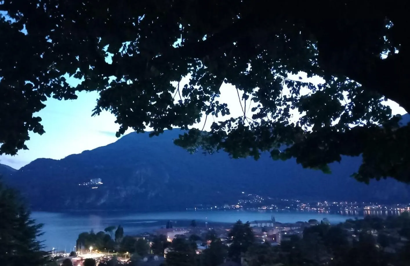 Lake And Guzzi View - Holiday Home Mandello del Lario Italy
