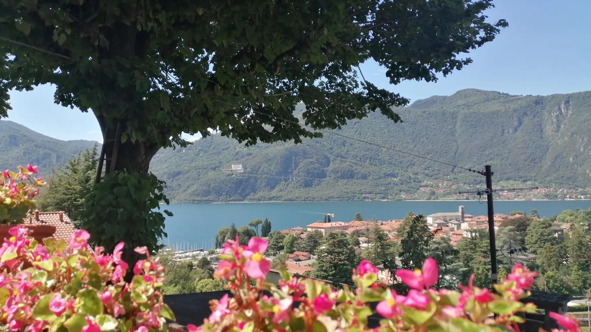 Lake And Guzzi View - Holiday Home Mandello del Lario Italy