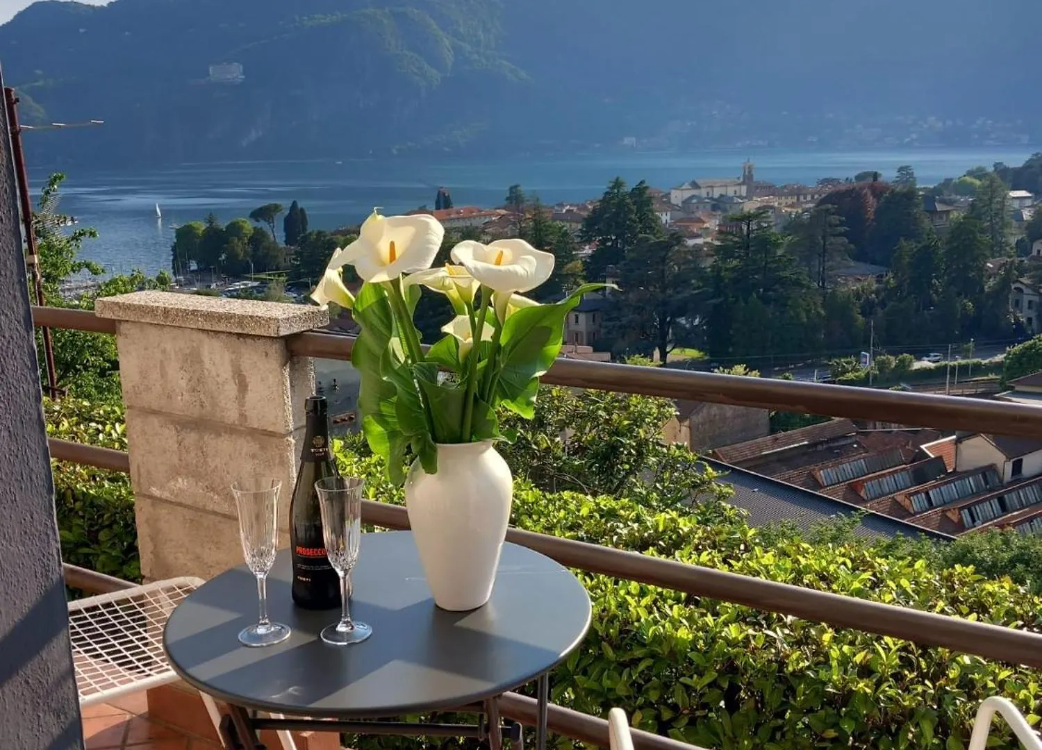 Lake And Guzzi View - Holiday Home Mandello del Lario