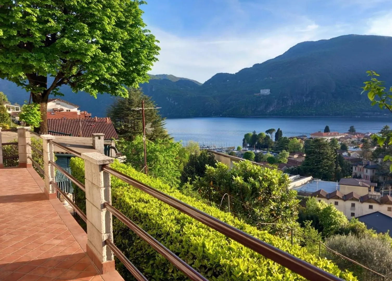 Lake And Guzzi View - Holiday Home Mandello del Lario